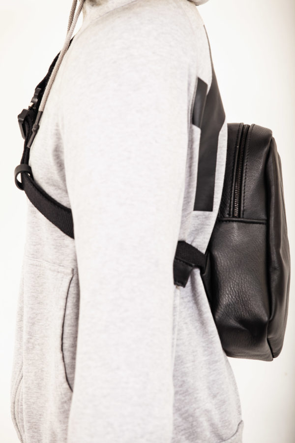 Small one strap shoulder backpack in leather - cinzia rossi