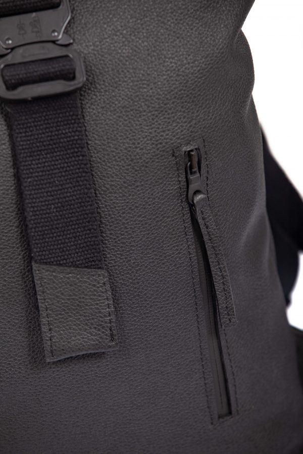 Rolltop-Rucksack aus schwarzem Leder – Cinzia Rossi