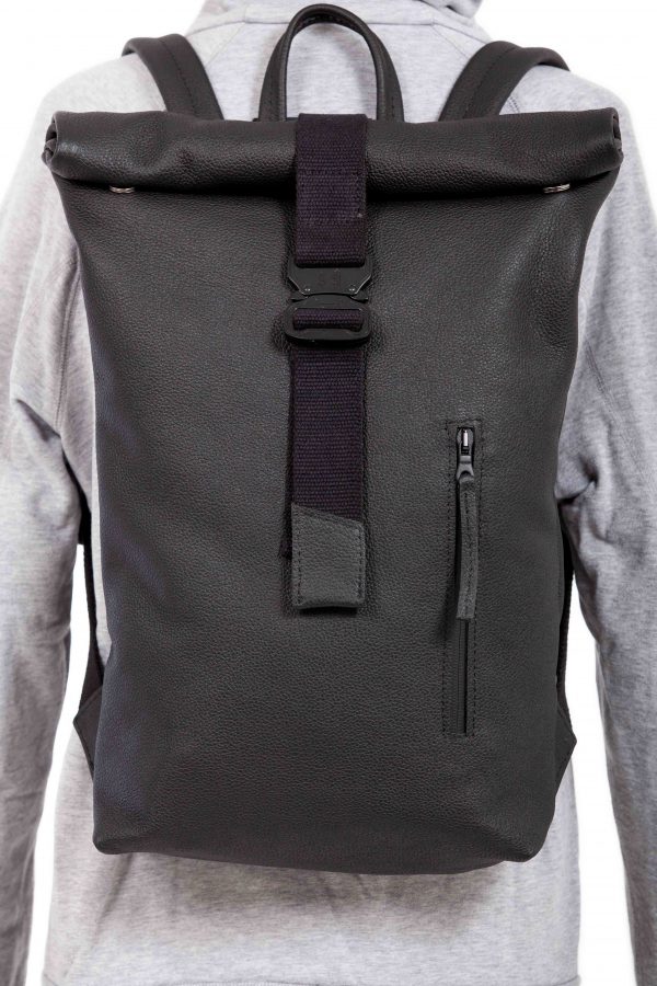 Rolltop-Rucksack aus schwarzem Leder – Cinzia Rossi