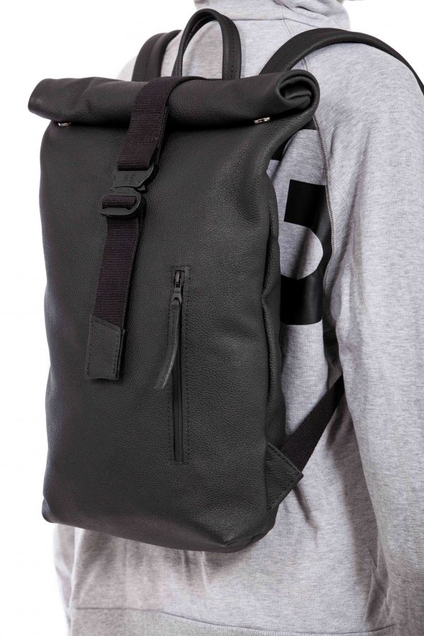 Rolltop-Rucksack aus schwarzem Leder – Cinzia Rossi